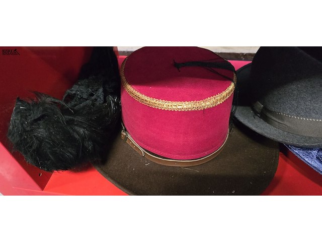 Lot 46 - vintage dames-en heren hoeden 5 stuks - afbeelding 2 van  3