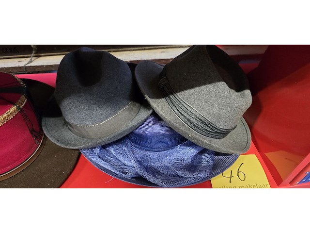 Lot 46 - vintage dames-en heren hoeden 5 stuks - afbeelding 3 van  3