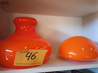Lot 46 - vintage lampenkappen. 2 stuks - afbeelding 1 van  3