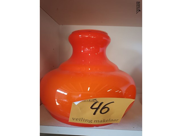 Lot 46 - vintage lampenkappen. 2 stuks - afbeelding 2 van  3