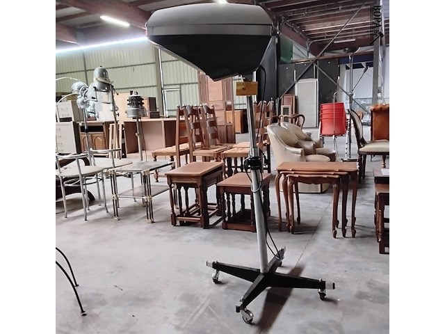 Lot 46 - vintage paramount 3000 haardroger op statief - afbeelding 1 van  2