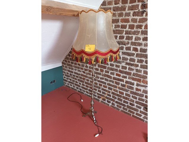 Lot 46 - vintage vloerlamp - afbeelding 1 van  3