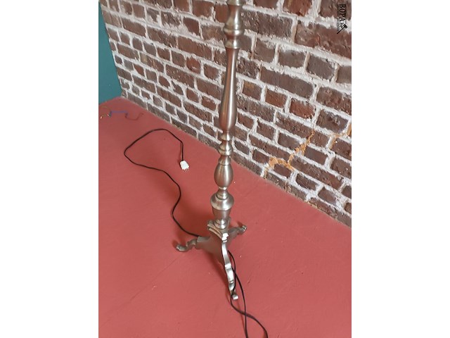 Lot 46 - vintage vloerlamp - afbeelding 2 van  3