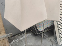 Lot 46 - vloerlampen - 2 stuks - afbeelding 2 van  4