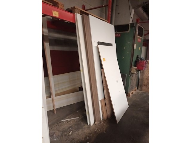 Lot 460 - lot resten van panelen - afbeelding 1 van  3