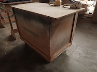 Lot 461 - houten werkbank op wielen - afbeelding 1 van  3