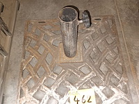 Lot 462 - parasolvoet - afbeelding 1 van  2