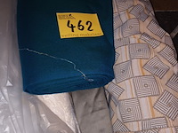 Lot 462 - rollen stof. 4 stuks - afbeelding 2 van  3