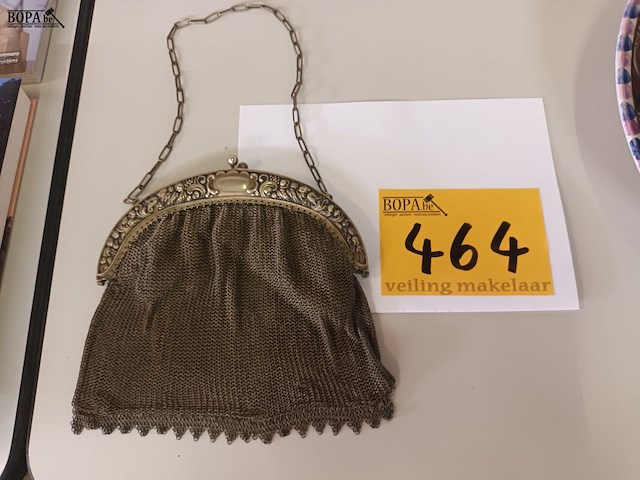 Lot 464 - antiek verzilverd tasje - afbeelding 1 van  3