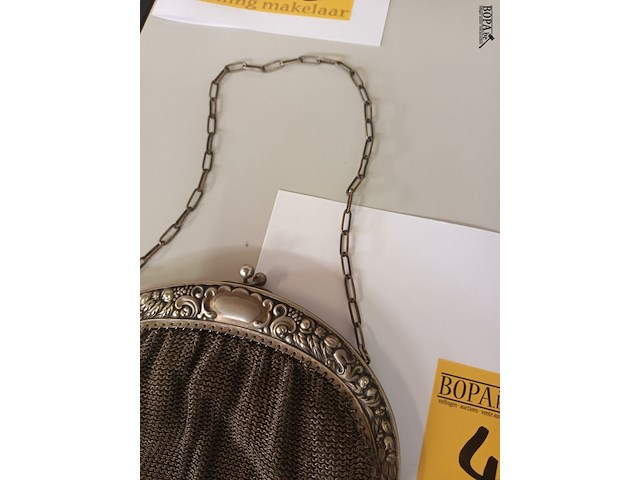 Lot 464 - antiek verzilverd tasje - afbeelding 2 van  3
