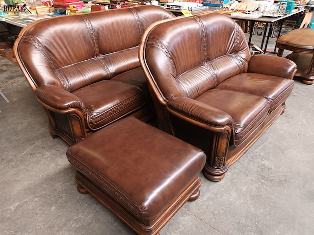 Lot 464 - lederen salon - afbeelding 1 van  3