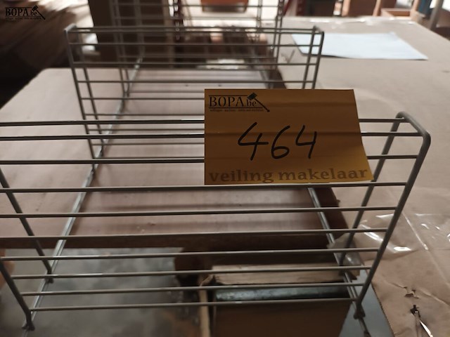 Lot 464 - muurrekje en uitschuifsysteem - afbeelding 1 van  3