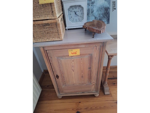 Lot 465 - houten bijzetkastje - afbeelding 1 van  1