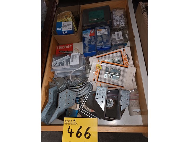 Lot 466 - doe-het-zelf materiaal. 3 bakken - afbeelding 3 van  4