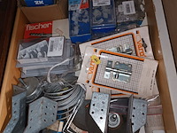 Lot 466 - doe-het-zelf materiaal. 3 bakken - afbeelding 3 van  4