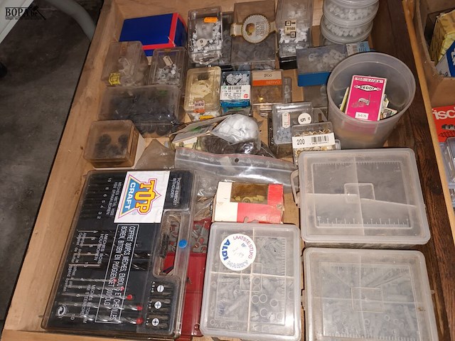 Lot 466 - doe-het-zelf materiaal. 3 bakken - afbeelding 4 van  4