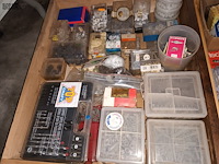 Lot 466 - doe-het-zelf materiaal. 3 bakken - afbeelding 4 van  4