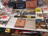 Lot 466 - militairia. 24 stuks - afbeelding 1 van  6