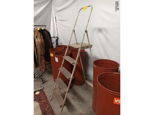 Lot 466 - trapladder - afbeelding 2 van  3