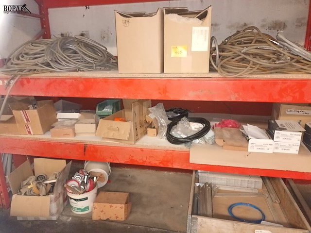 Lot 468 - divers werkmateriaal - afbeelding 1 van  8