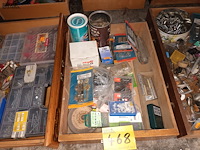 Lot 468 - doe-het-zelf materiaal. 3 bakken - afbeelding 1 van  4