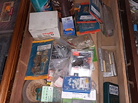 Lot 468 - doe-het-zelf materiaal. 3 bakken - afbeelding 3 van  4