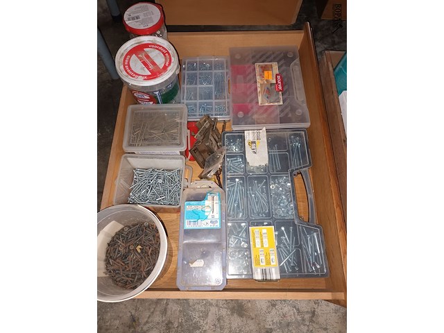 Lot 468 - doe-het-zelf materiaal. 3 bakken - afbeelding 4 van  4