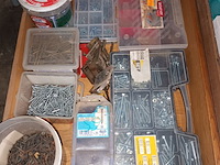 Lot 468 - doe-het-zelf materiaal. 3 bakken - afbeelding 4 van  4