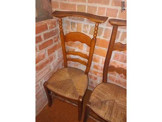 Lot 468 - kerkstoelen, krukje en stoel. 4 stuks - afbeelding 2 van  4