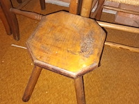 Lot 468 - kerkstoelen, krukje en stoel. 4 stuks - afbeelding 4 van  4