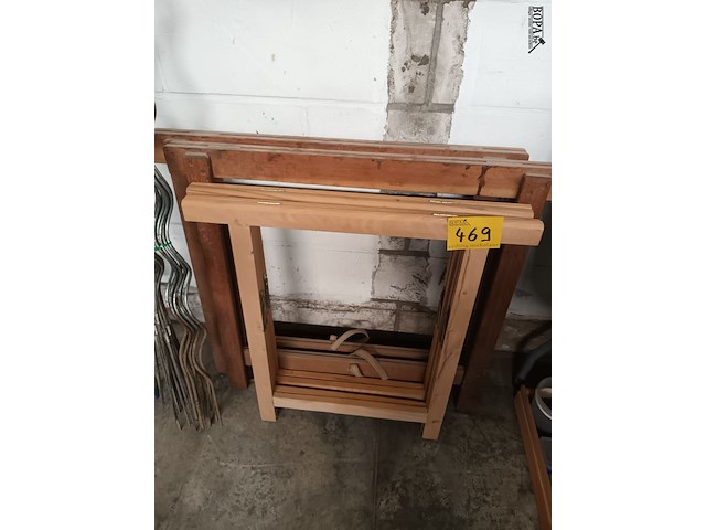 Lot 469 - houten schragen. 4 stuks - afbeelding 1 van  3