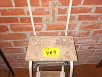 Lot 469 - keukentrapje - afbeelding 1 van  3
