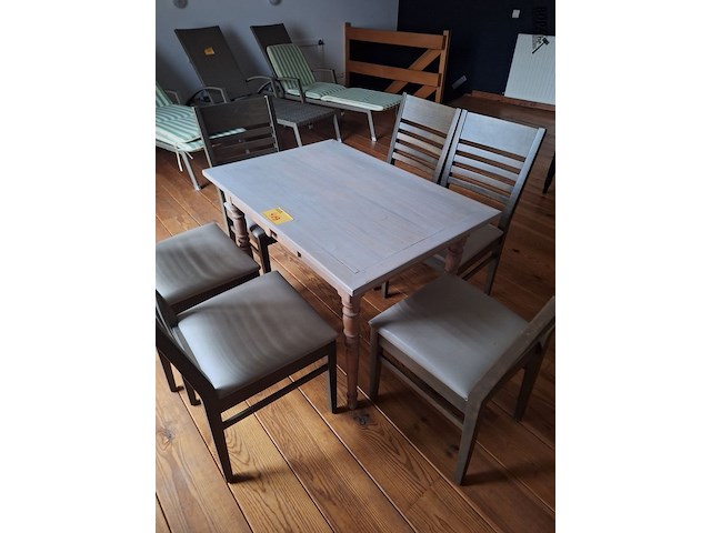 Lot 469 - tafel met 6 stoelen - afbeelding 1 van  3