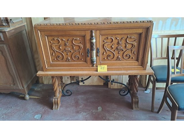Lot 47 - antieken belgische barkast in massief eikenhout - afbeelding 1 van  5