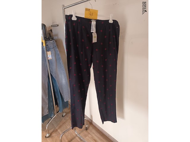 Lot 47 - broek tommy hilfiger maat xl - afbeelding 1 van  4