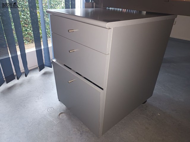 Lot 47 - bureau met ladeblok - afbeelding 3 van  3