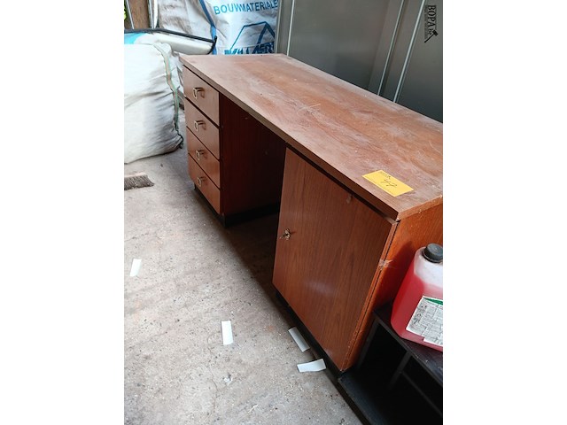 Lot 47 - bureau - afbeelding 1 van  1