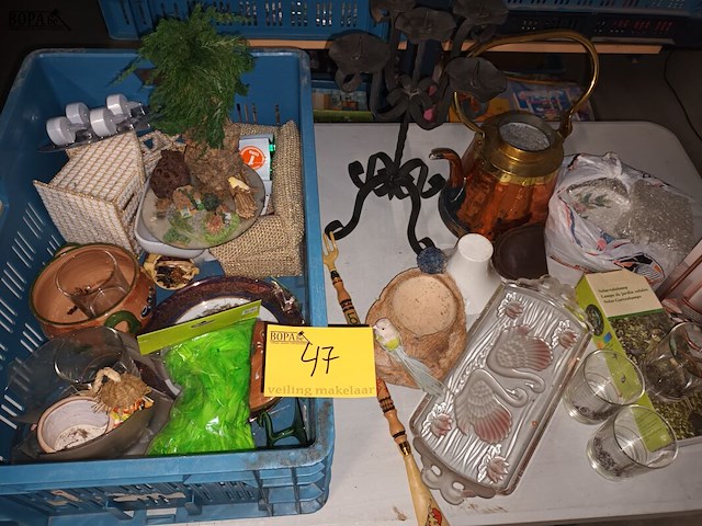 Lot 47 - decoratie en huisraad - afbeelding 1 van  7