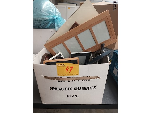 Lot 47 - decoratie - afbeelding 1 van  4