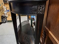 Lot 47 - donker halfronde houten sidetable art deco met sierlijk hout - afbeelding 5 van  5