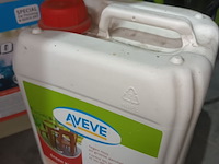 Lot 47 - draagbare watertank en sproeistoffen - afbeelding 5 van  5