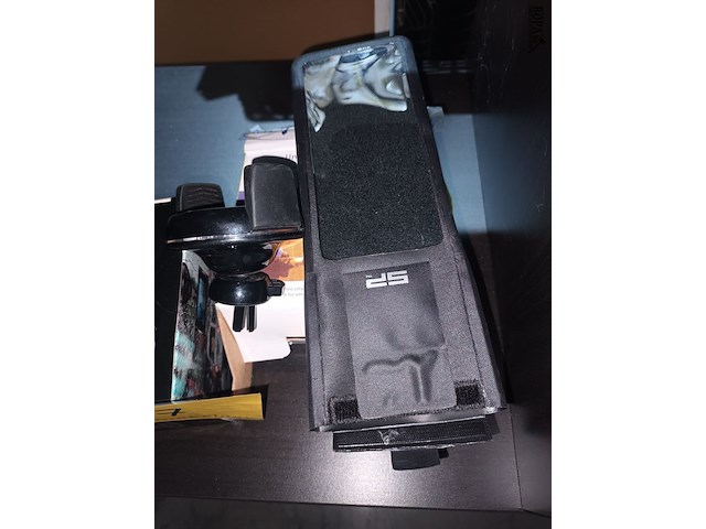 Lot 47 - gsm houders en dashcam. 3 stuks - afbeelding 2 van  5