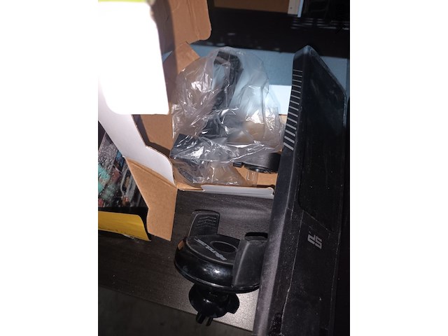 Lot 47 - gsm houders en dashcam. 3 stuks - afbeelding 3 van  5