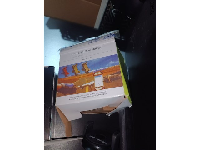 Lot 47 - gsm houders en dashcam. 3 stuks - afbeelding 4 van  5