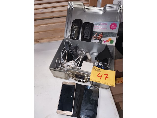 Lot 47 - gsm’s en accessoires - afbeelding 1 van  4
