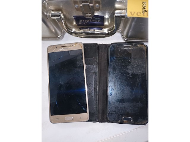 Lot 47 - gsm’s en accessoires - afbeelding 2 van  4