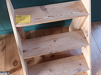 Lot 47 - houten trapje - afbeelding 1 van  3