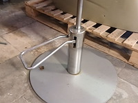 Lot 47 - kappersstoel - afbeelding 2 van  4