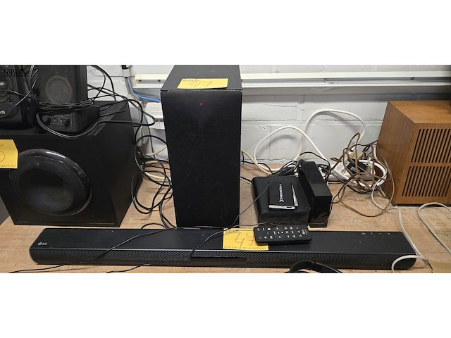 Lot 47 - lg 2 delig surround set met afstandbediening - afbeelding 1 van  7