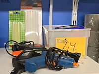 Lot 47 - lijmpistolen 2 stuks + lijm - afbeelding 1 van  3